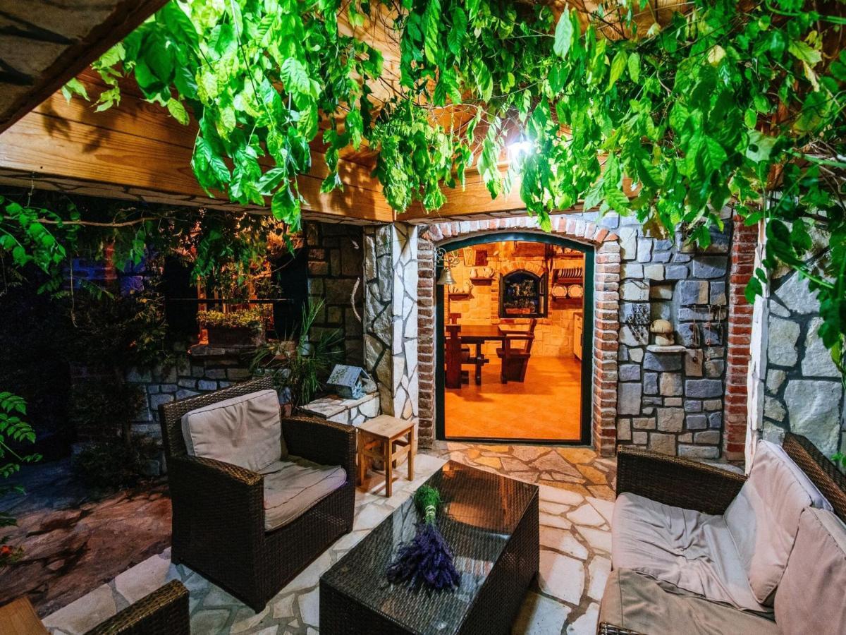Beautiful Holiday Home With Private Pool, Nice Garden With Relax Area, Taverne Maslenica Zewnętrze zdjęcie